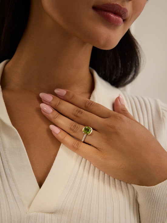 Florentine Dolce Vita Cushion Peridot Yellow Gold Ring | Boodles