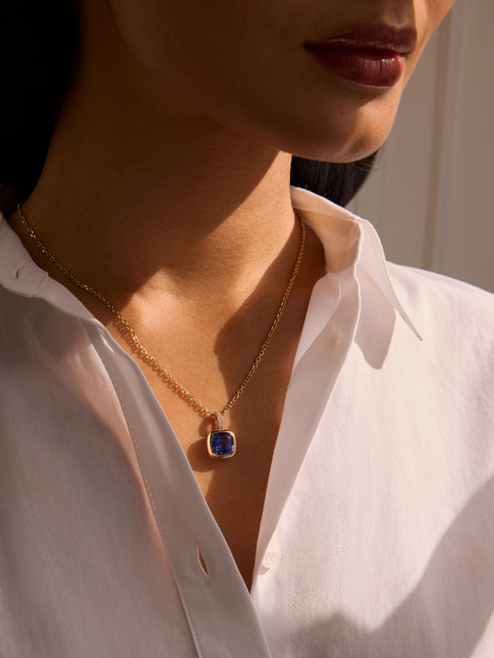 Florentine Dolce Vita Cushion Tanzanite Yellow Gold Pendant | Boodles