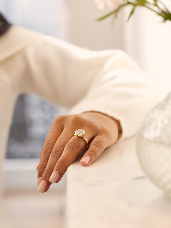 Florentine Large Round Yellow Gold Diamond Ring